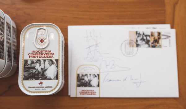selos em lata de conserva